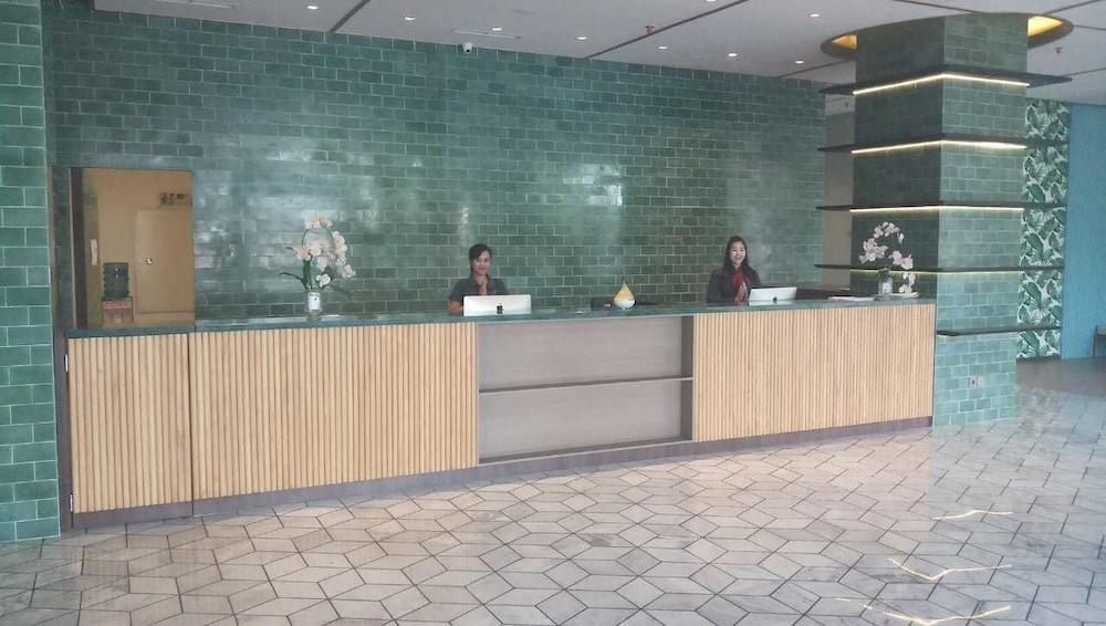 ホテル ルイス キエンヌ パムダ スマラン エクステリア 写真